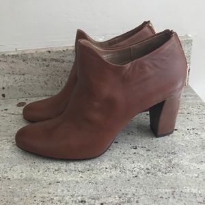 Aerosole booties